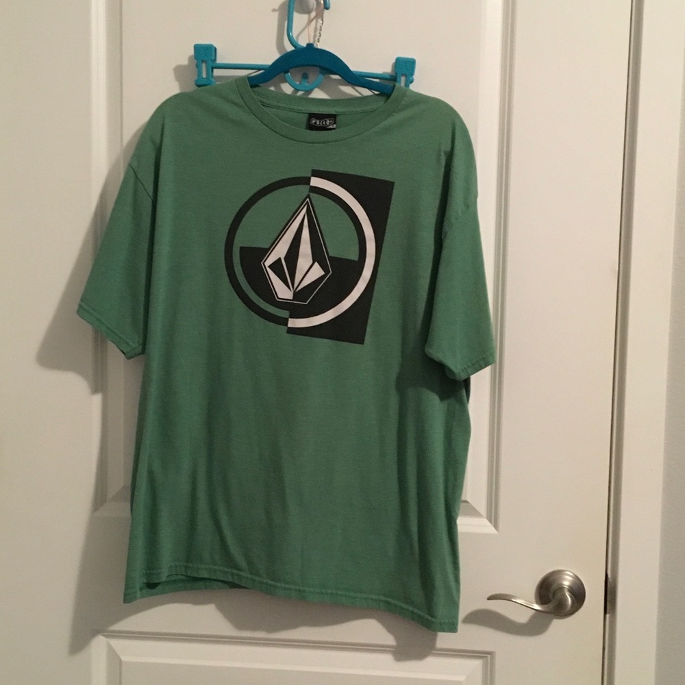 Volcom Men's Green Graphic Logo Tee with Black & White Emblem